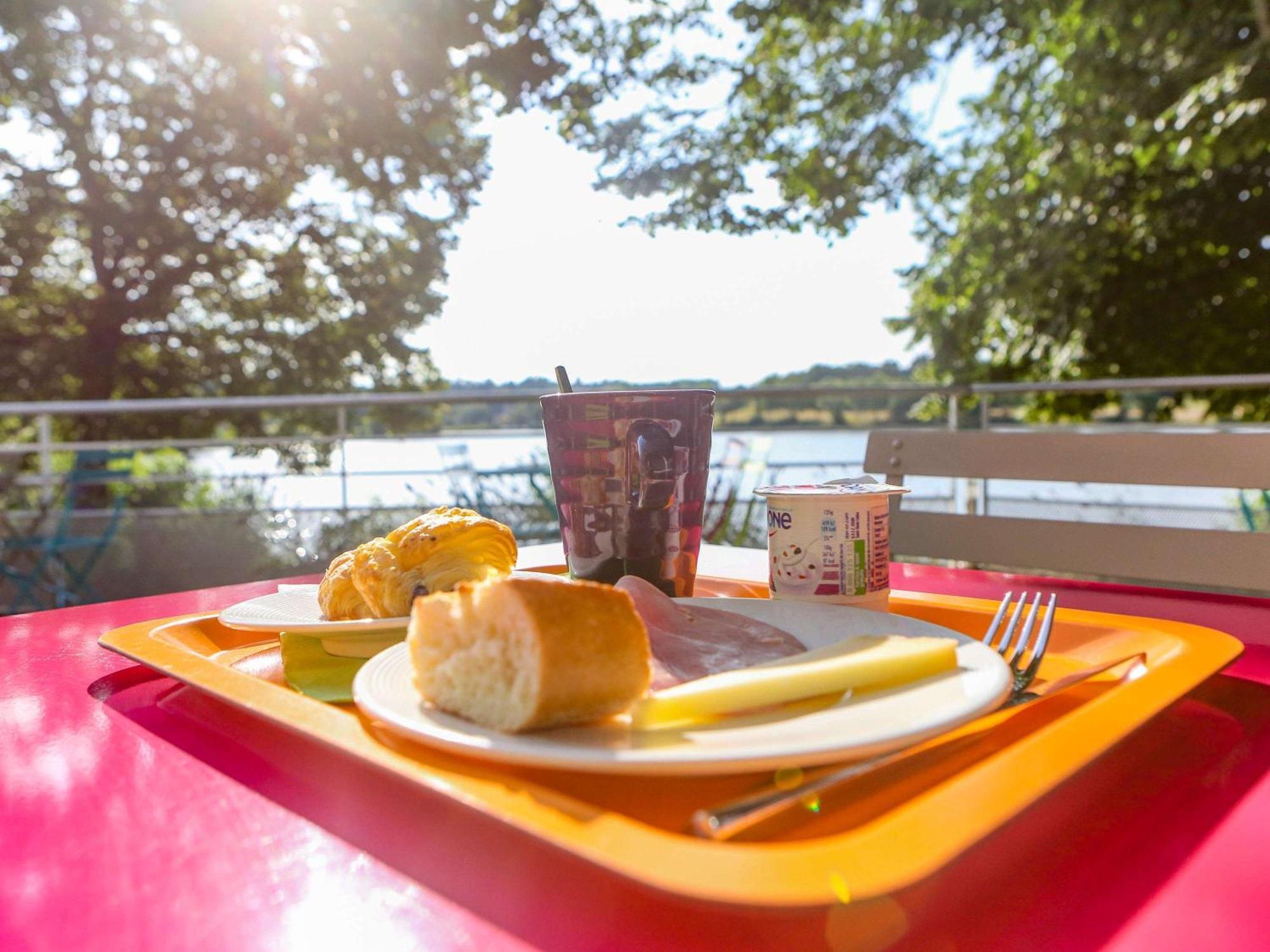 Ibis Styles Bourbon Lancy Hotell Exteriör bild